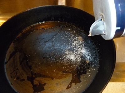 How to clean cast iron