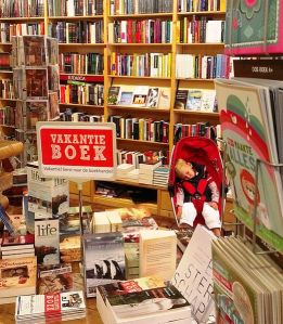 Sleeping_at_the_bookshop_crop