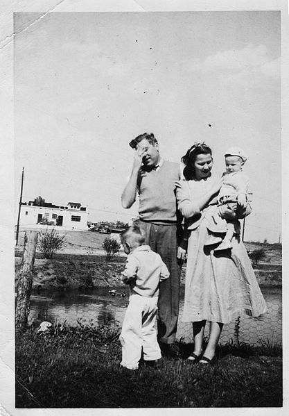 Embarrassed_Father_-_Vintage_family_Photo